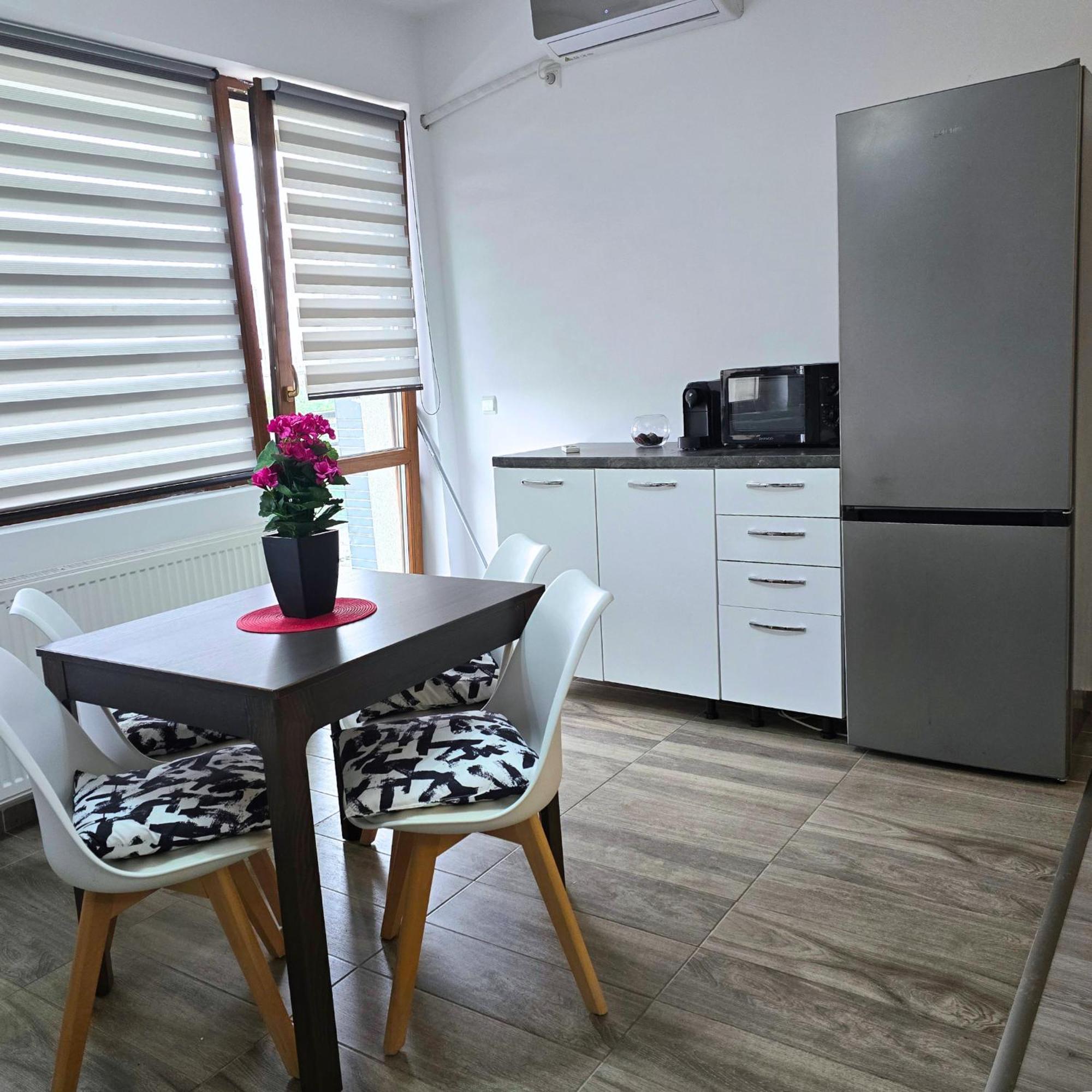 Apartment "Solar 48", Private Parking, One Bedroom Bucharest Exterior photo